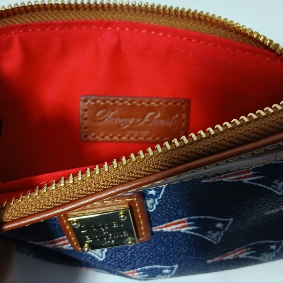 Dooney And Bourke New England Patriots Leather Wristlet. - Picture 5 of 7
